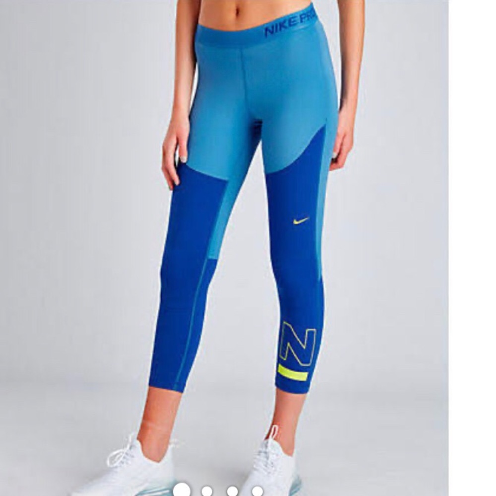 Nike pro crop leggings